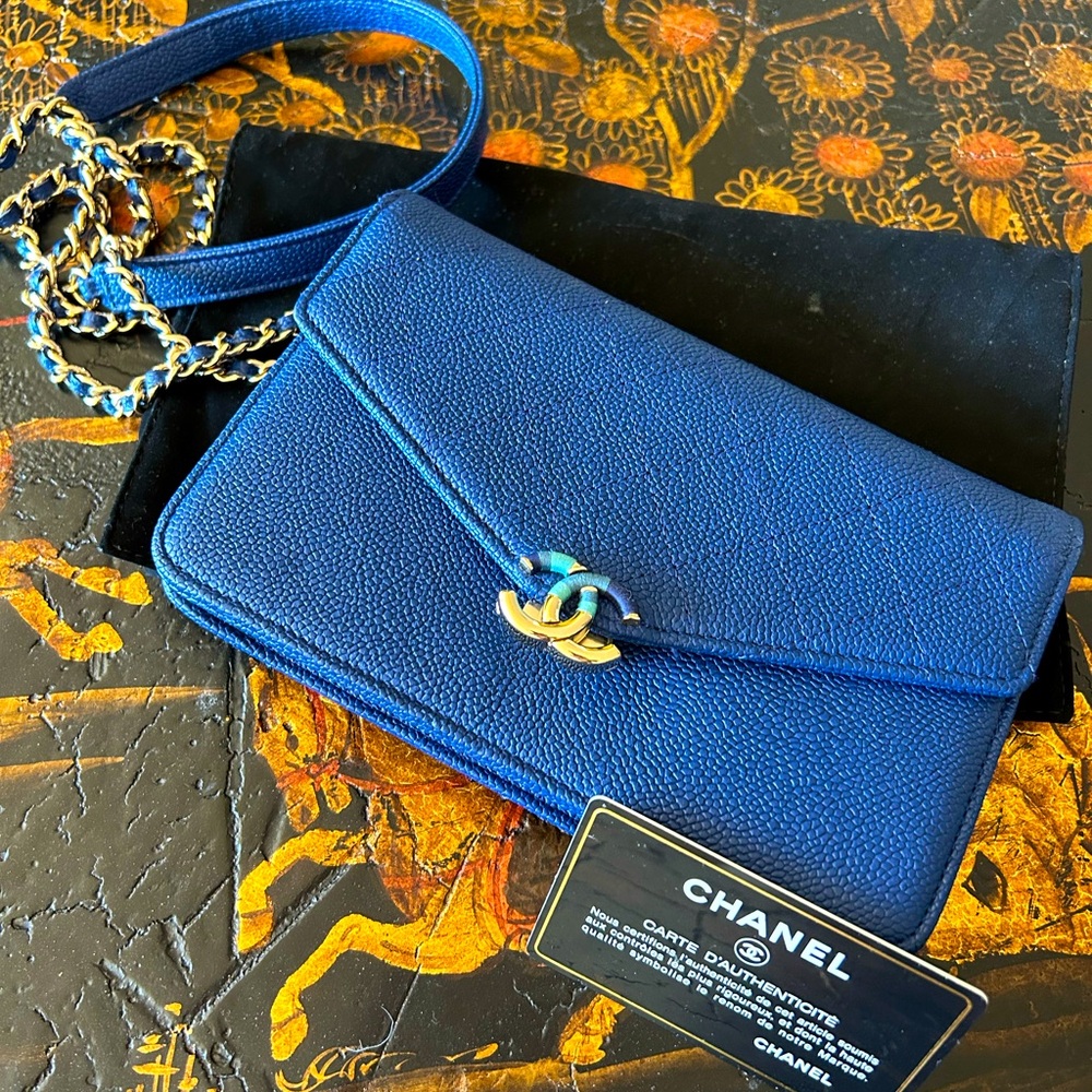 CHANEL crossbody bag. Bought in Milan. Like-new condition. Can use as a clutch.